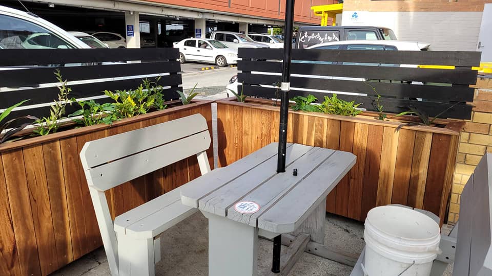 Spotted Gum Planter Box with Screen